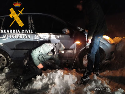 Noticia de Almería 24h: La Guardia Civil de Almería auxilia a varios vehículos durante el temporal