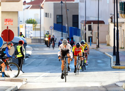 El lorquino Alberto Prez se impone al esprint en la carrera reina del IV Critrium de Vera