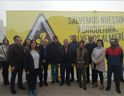 Ms de 300 vehculos agrcolas participan en la concentracin reivindicativa en Almera