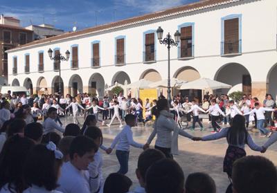 Noticia de Almería 24h: Berja conmemora el Día de la Paz con un multitudinario acto en la Plaza Porticada