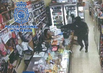 Noticia de Almería 24h: Armados con una navaja y un destornillador roban más de 2.000 euros en dos establecimientos 24 horas