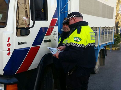 La Polica Local de Adra realiza una Campaa de vigilancia y control de camiones y autobuses desde el 10 de febrero