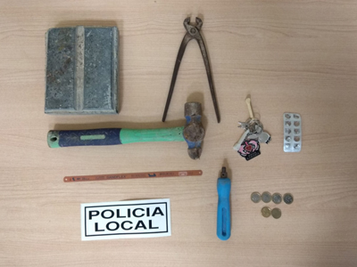 Noticia de Almería 24h: La Policía Local de Adra detiene a un vecino por presunto delito de daños y tentativa de robo