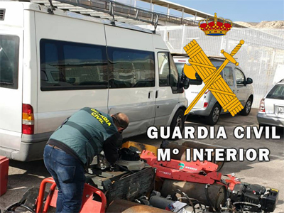 Noticia de Almería 24h: La Guardia Civil recupera en el puerto de Almería maquinaria pesada sustraída valorada en 50.000 euros