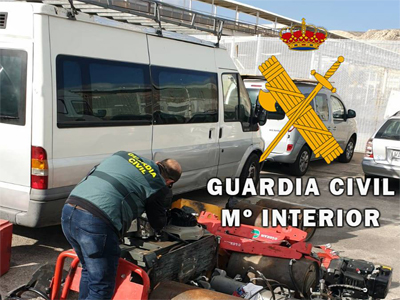 Noticia de Almera 24h: La Guardia Civil recupera en el puerto de Almera maquinaria pesada sustrada valorada en 50.000 euros