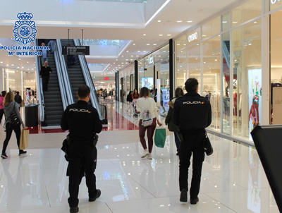 Noticia de Almera 24h: Detienen a la ladrona que robaba bolsos al descuido en el Centro Comercial Torrecrdenas