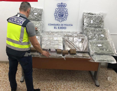 Noticia de Almera 24h: Interceptado un triler con hachs y marihuana oculta en un doble fondo con destino a Europa