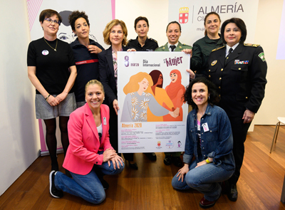 Noticia de Almería 24h: Cinco mujeres de los cuerpos de seguridad transmiten a más de un centenar de jóvenes su experiencia en favor de la igualdad real
