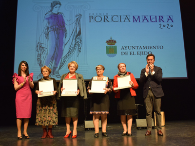 Noticia de Almería 24h: El Ayuntamiento homenajea a cuatro mujeres por su trayectoria profesional, labor personal y promoción de la mujer ejidense en los Premios Porcia Maura