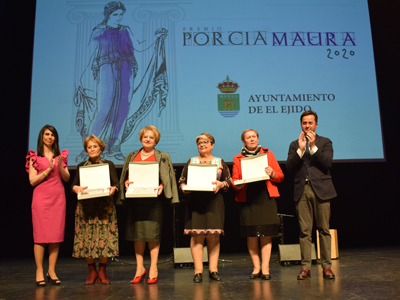 Noticia de Almera 24h: El Ayuntamiento homenajea a cuatro mujeres por su trayectoria profesional, labor personal y promocin de la mujer ejidense en los Premios Porcia Maura