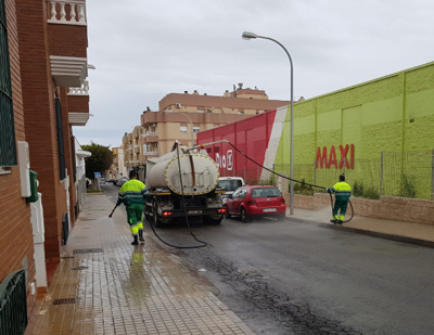 Noticia de Almera 24h: El Ayuntamiento de El Ejido refuerza e intensifica el Servicio de Limpieza y Desinfeccin en calles, espacios pblicos y contenedores para frenar la propagacin del COVID-19 