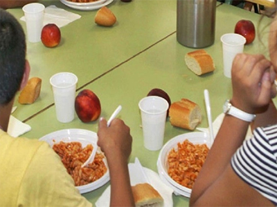 21 Familias De Vcar Se Benefician De La Entrega De Comida Para Los Escolares Incluidos En El Plan De Refuerzo De La Alimentacin Infantil