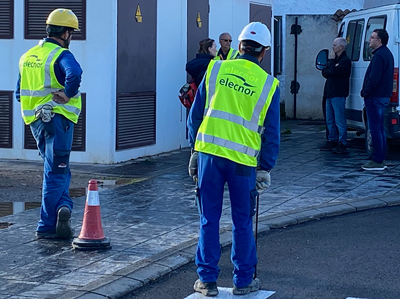 Noticia de Almería 24h: Comienza la instalación de una nueva línea en el Cerro de San Roque para evitar los cortes eléctricos 