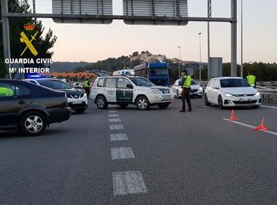 Noticia de Almería 24h: Denuncian a una persona que viajaba en el maletero de un coche para burlar el Estado de Alarma