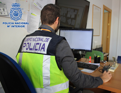Noticia de Almería 24h: La Policía Nacional investiga en el Ejido a 58 personas por falsificar documentación para regularizar su situación en España