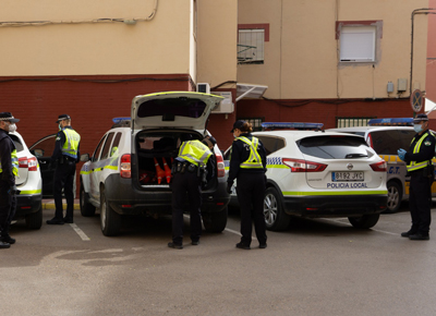 Noticia de Almería 24h: Casos de Robo y Violencia de Género obligan a la Policía Local de Adra a intervenir hasta en cinco ocasiones