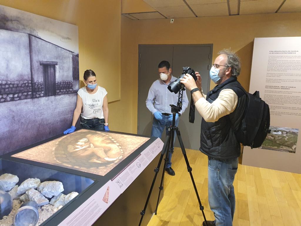 Noticia de Almería 24h: El Ayuntamiento ya trabaja en un nuevo tour virtual en 3D de dos salas museo de la Colección Arqueológica de El Ejido 