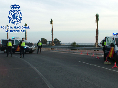 Noticia de Almería 24h: La Policia Nacional ha detenido a una pareja que transportaba marihuana en el maletero de su vehículo