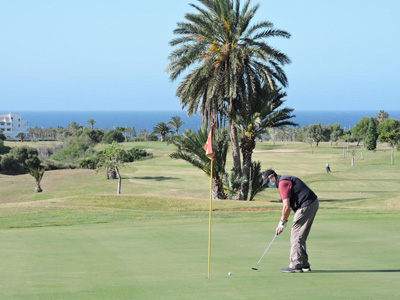 Noticia de Almera 24h: Los jugadores dan sus primeros golpes en el campo municipal Alborn Golf 