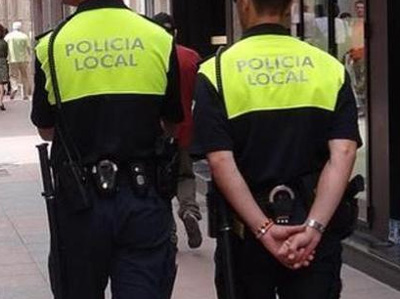 Agentes de la Policía Local de Adra detienen a un hombre buscado por la justicia
