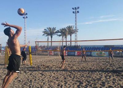 Vley, pdel y tenis, las modalidades que estn autorizadas desde hoy en las playas de Almera