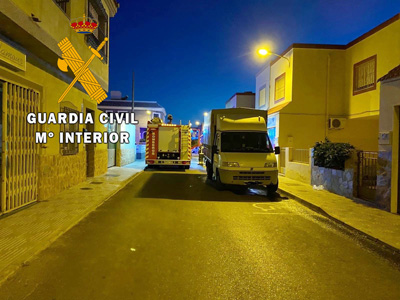 Noticia de Almería 24h: La Guardia Civil auxilia a una mujer atrapada en el incendio de su vivienda en la Mojonera 