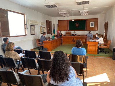Noticia de Almería 24h: El ayuntamiento de Mojácar aprueba en pleno exenciones tributarias para el comercio y la restauración