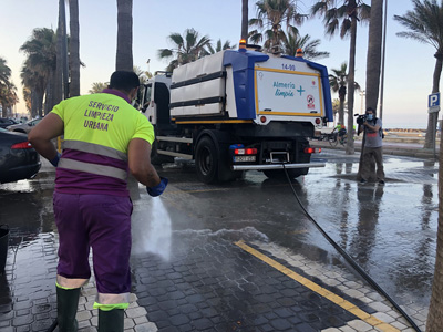 Noticia de Almera 24h: Primera jornada del Plan de limpieza intensiva en El Palmeral y su entorno