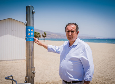 Roquetas de Mar triplica el presupuesto para el análisis de arena, duchas y otras instalaciones en sus playas