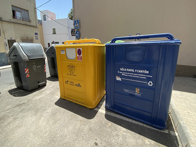 Noticia de Almería 24h: El Ayuntamiento de Berja instala los contenedores de papel y cartón