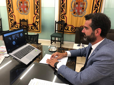 Noticia de Almería 24h: El alcalde felicita a la UAL por los cursos de verano y le anima a seguir transmitiendo todo su conocimiento a la sociedad almeriense 