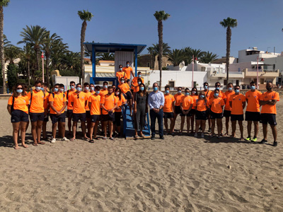 Noticia de Almería 24h: 33 socorristas contratados por el Ayuntamiento velan por la seguridad en las playas hasta el 15 de septiembre