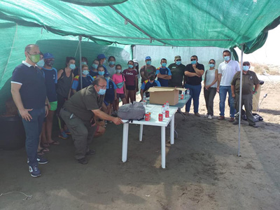 Jóvenes del núcleo de San Agustín participan en la actividad Aprendiendo a mirar Punta Entinas Sabinar