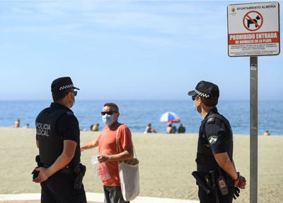 Noticia de Almería 24h: Continúa el operativo de refuerzo de Policía Local para control de aforos, uso de mascarilla y la distancia de seguridad frente al COVID-19