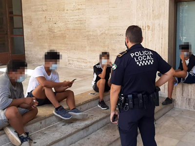 Noticia de Almería 24h: La Policía Local de El Ejido continúa sancionando a todos aquellos ciudadanos que no hacen uso de la mascarilla
