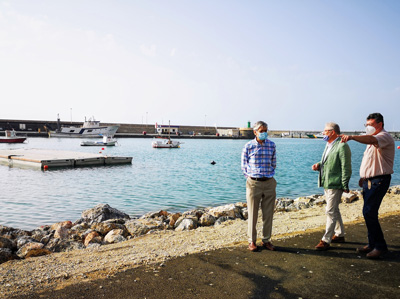 Noticia de Almera 24h: La Autoridad Portuaria de Almera instala los pantalanes en el nuevo fondeadero pesquero