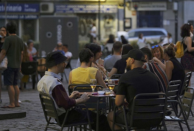 Noticia de Almera 24h: Cierran cuatro terrazas de establecimientos hosteleros por peligro para la salud y falta de seguridad 