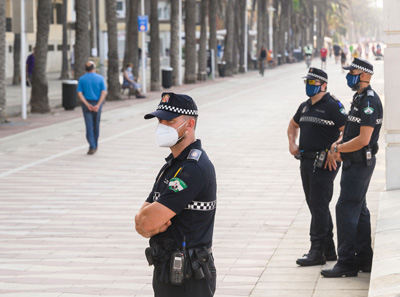 Noticia de Almera 24h: El Operativo Policial anti COVID pone unas 550 multas por no usar mascarillas y realizar botellones