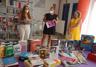 Carboneras estrena seccin feminista en su Biblioteca Municipal, con 120 ttulos para todas las edades