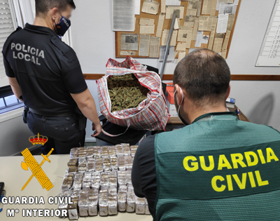 Noticia de Almería 24h: La Guardia Civil desmantela un activo punto de distribución y envasado de drogas en Vícar