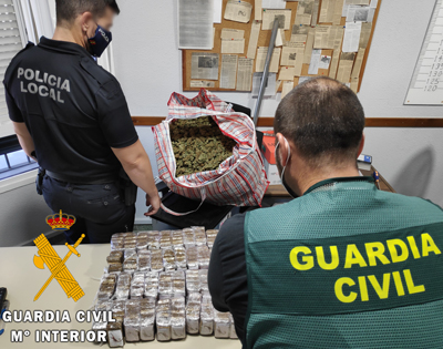 Noticia de Almera 24h: La Guardia Civil desmantela un activo punto de distribucin y envasado de drogas en Vcar