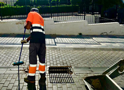 El Ayuntamiento de Berja refuerza la limpieza de imbornales y construye nuevos