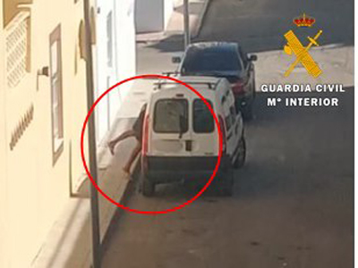Noticia de Almería 24h: La Guardia Civil detiene al autor de un robo en Nijar que fue grabado en video y compartido en redes sociales 