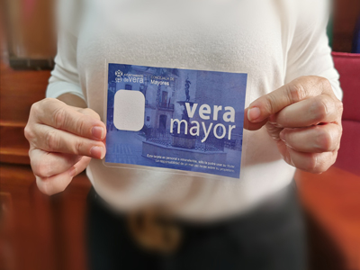 El Ayuntamiento de Vera subvenciona el transporte a las personas jubiladas del municipio
