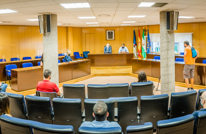 El Ayuntamiento de Roquetas de Mar recibe a los primeros empleados del Programa Aire