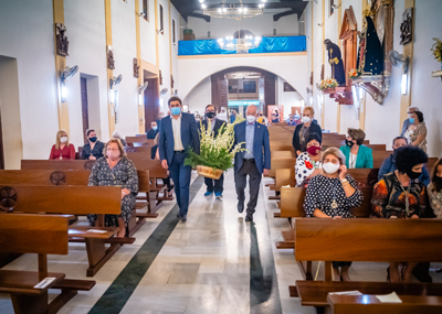 Noticia de Almería 24h: Emotiva ofrenda floral en honor a la Virgen del Rosario