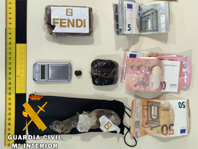 Noticia de Almería 24h: La Guardia Civil detiene a una persona que vendía droga en plena vía pública en La Mojonera 