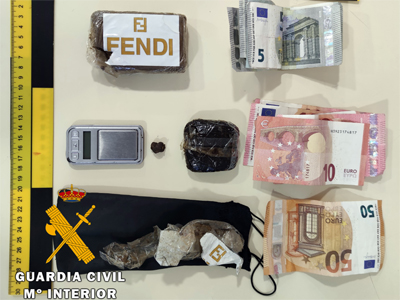 La Guardia Civil detiene a una persona que venda droga en plena va pblica en La Mojonera 