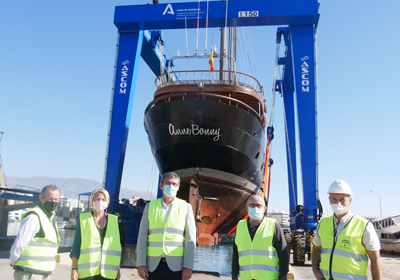 El nuevo pórtico grúa del Puerto de Adra entra en funcionamiento