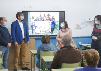 Noticia de Almería 24h: El Ayuntamiento dota a la Escuela de Adultos de nuevos recursos digitales